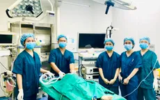 Lấy búi tóc lớn trong dạ dày bé gái mắc hội chứng ăn vật lạ