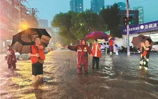 Trung Quốc ứng phó mưa lớn và lũ lụt 