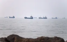 Giao thông qua eo biển Hormuz tiếp tục bị đình trệ