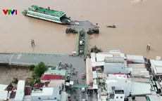 Phà qua sông chia sẻ áp lực giao thông đường bộ