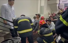 Giải cứu công nhân bị tai nạn lao động, mắc kẹt trên tầng 4 ở TP Hồ Chí Minh