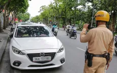 CSGT Hà Nội ghi hình, xử lý nghiêm ô tô dừng, đỗ sai quy định trên các tuyến phố trung tâm