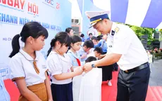 Ấm áp chuỗi hoạt động chăm lo thanh niên công nhân và thiếu nhi khó khăn