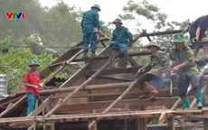 Công an, quân đội, dân quân hỗ trợ nhân dân vùng lũ khắc phục hậu quả thiên tai