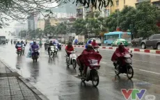 Cảnh báo mưa dông kèm lốc sét tại Hà Nội, Trung Bộ nắng nóng cao điểm trong 2 ngày tới