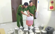 Dùng hóa chất pha với cồn sản xuất nước hoa giả các thương hiệu nổi tiếng
