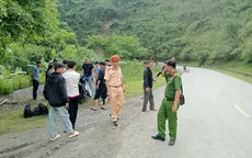 Xe máy lao xuống suối trên Quốc lộ 12 ở Điện Biên, 2 người tử vong