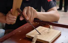 Nối dài sức sống di sản từ trải nghiệm chạm khắc gỗ tại Văn Miếu - Quốc Tử Giám