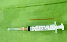 Tăm tre xuyên thủng tá tràng vào gan bé trai sau 3 tuần nuốt phải