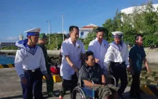 Cấp cứu kịp thời ngư dân bị nhiễm trùng đường mật ở đảo Trường Sa