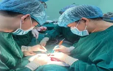 Giải cứu bé 4 tháng tuổi khỏi khối u quái nặng bằng 1/3 cơ thể