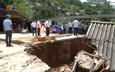 Đất ngấm nước sau nhiều ngày mưa lớn ở Lào Cai, nguy cơ sạt lở cao