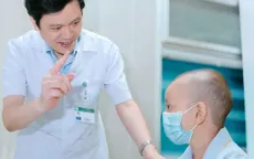 Phát hiện u nguyên bào võng mạc nguy hiểm từ đốm trắng trong mắt
