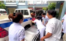 Thanh Hóa: Cảnh sát giao thông kịp thời đưa người phụ nữ bất tỉnh đi cấp cứu