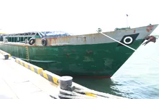 Bắt giữ tàu vận chuyển gần 20 tấn phân bón không rõ nguồn gốc