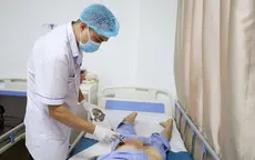 Tin lời mách tiêm thuốc tại nhà, người phụ nữ bị áp xe nặng