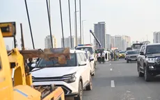 Tai nạn liên hoàn giữa 4 ô tô trên cầu Nhật Tân, Hà Nội