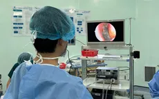 Trẻ bị hoại tử niêm mạc mũi vì pin cúc áo
