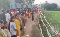 Khoảnh khắc hỗn loạn trong thảm kịch giẫm đạp tại đền Ashok Dham