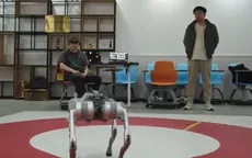 Robot điều khiển bằng não bộ