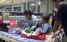 Người mẹ đoàn tụ với con trai sau 3 ngày mất tích trong lũ quét ở Nepal
