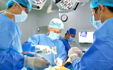 Thay cùng lúc khớp háng và khớp vai cho cụ ông bị gãy xương phức tạp 