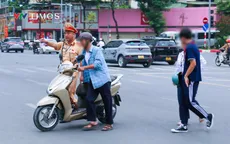 CSGT Hà Nội đồng loạt ra quân tuyên truyền, xử lý phụ huynh và học sinh vi phạm giao thông