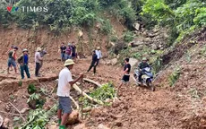 Nghệ An: Chung sức mở lại con đường độc đạo để học sinh kịp tới trường