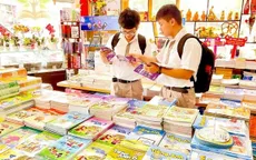 Sách giáo khoa đủ nguồn cung nhưng vẫn khan hiếm cục bộ tại TP Hồ Chí Minh