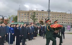 Tổng Bí thư, Chủ tịch nước Tô Lâm đặt hoa tại Quảng trường Hồ Chí Minh và Đài tưởng niệm Chiến sỹ vô danh ở Moscow