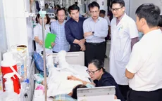 Tích cực cứu chữa cô giáo bị dập nát hai chân khi cứu học sinh lao ra đường