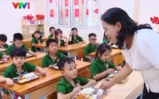 Phụ huynh trực tiếp giám sát bữa ăn bán trú
