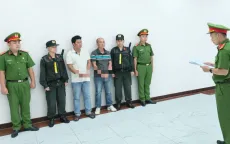 Khởi tố 4 bị can đổ, chôn lấp hơn 1.000 tấn chất thải rắn trái phép