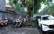 Vỉa hè ở Hà Nội bị lấn chiếm sau kiểm tra