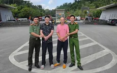 Bàn giao 2 đối tượng truy nã quốc tế cho Công an Trung Quốc