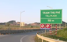 Nguy cơ mất an toàn khi xe máy, xe đạp, người đi bộ vào đường cao tốc