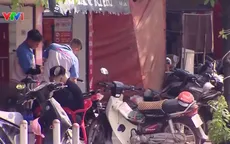 Nhiều cơ sở sửa chữa xe máy chật hẹp, thuê ở nhà xưởng tạm bợ, tiềm ẩn nguy cơ cháy nổ