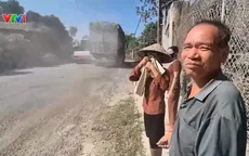 Đường rải đá dăm dừng thi công, hàng trăm hộ dân ở Thái Nguyên sống chung với bụi