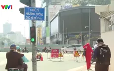TP Hồ Chí Minh: Biển cấm rẽ phải ngay cạnh biển “nhường đường cho xe rẽ phải” khiến nhiều người lúng túng