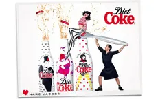 Marc Jacobs mặc váy trong quảng cáo Diet Coke