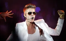 Justin Bieber "chôm" đồ của thợ săn ảnh