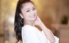 Bà mẹ kế trong "Bánh đúc có xương" ngại ngùng với các cảnh quay tình cảm