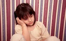Trẻ bị chấn động não dễ trầm cảm