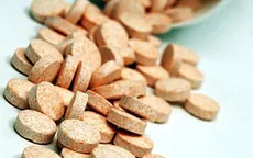 Lạm dụng vitamin C và E gây đục thủy tinh thể