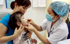 Uống vitamin A đúng liều phòng biến chứng sau sởi