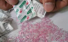 Bỏng mắt với túi chống ẩm trong bánh kẹo
