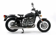 Ural Solo sT: Công nghệ hiện đại trong vẻ đẹp cổ điển