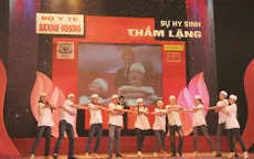 "Sự hy sinh thầm lặng" tôn vinh các thầy thuốc Việt Nam