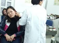 Xử trí côn trùng chui vào tai