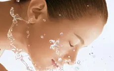 Rửa mặt thường xuyên không ngăn được mụn